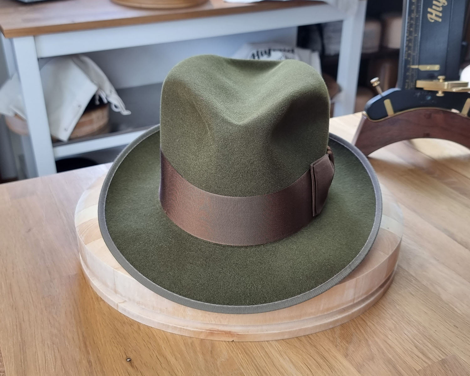 OLAV FEDORA | MOSS GREEN | RABBIT &amp; HARE DELUXE BLEND | SIZE 59, US 7 3/8