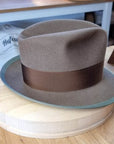 OLAV FEDORA | VINTAGE BEIGE | RABBIT & HARE DELUXE BLEND | SIZE 60, US 7 1/2