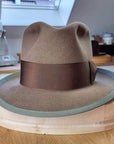 OLAV FEDORA | VINTAGE BEIGE | RABBIT & HARE DELUXE BLEND | SIZE 60, US 7 1/2
